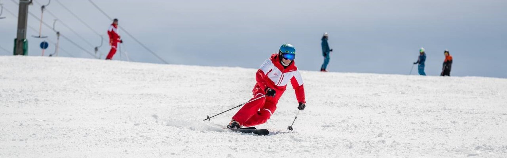 Skifahrer beim Telemark-Skifahren | © Martin Rainer