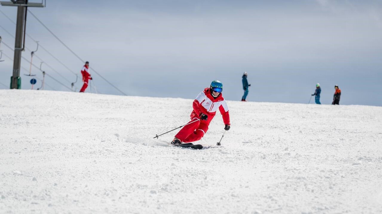 Skifahrer beim Telemark-Skifahren | © Martin Rainer